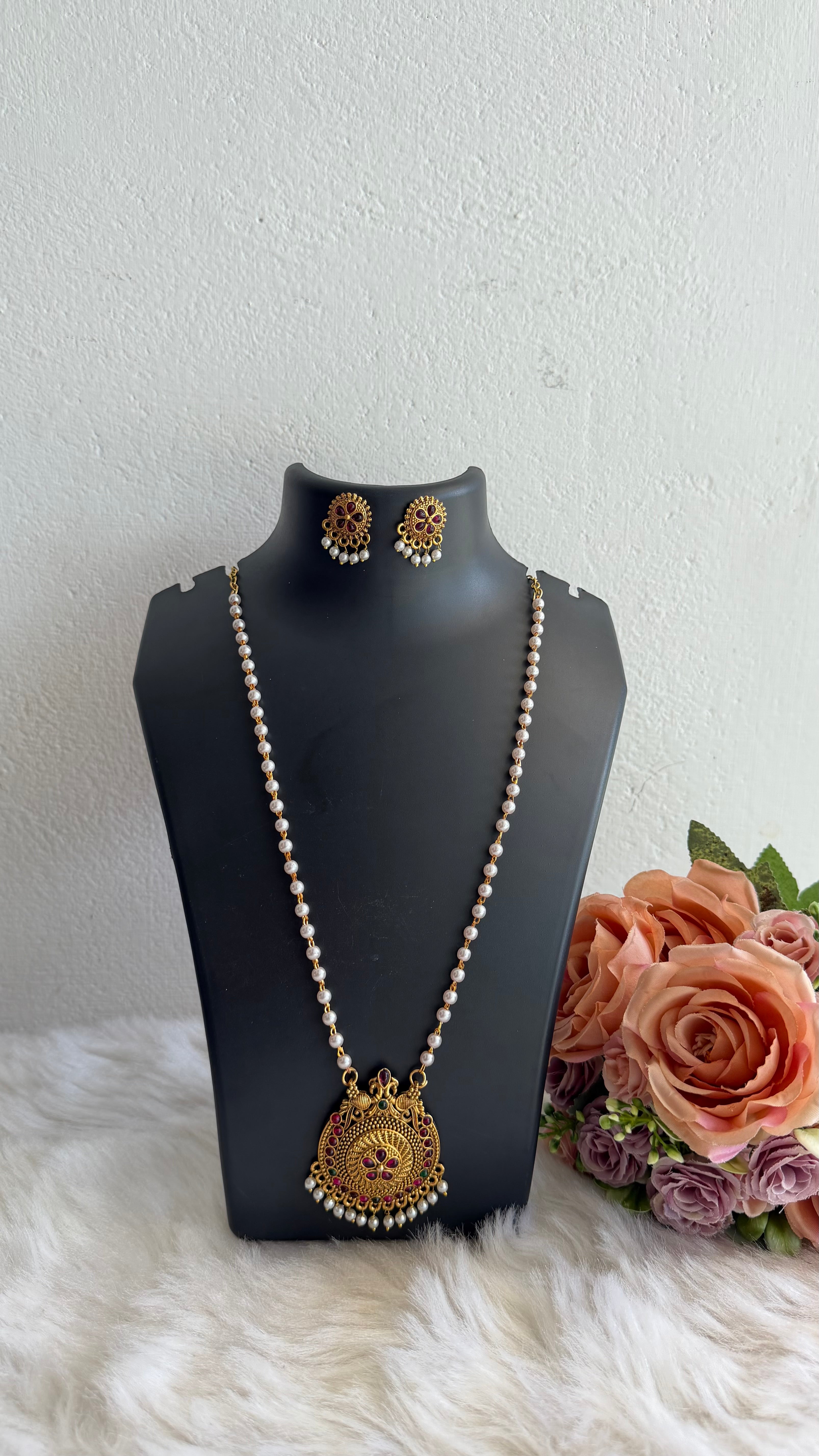 Peacock pearl pendant set