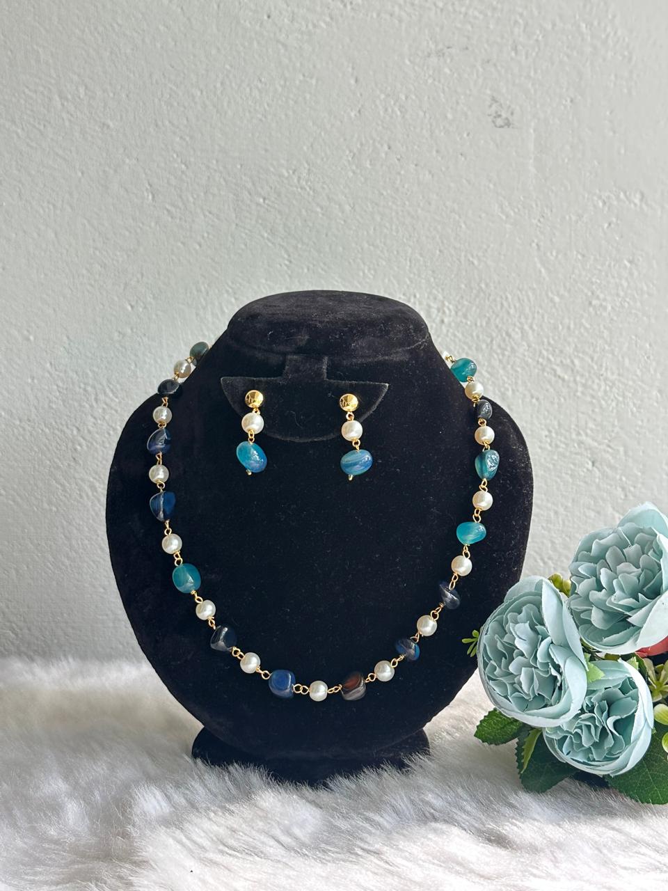 short blue beads set